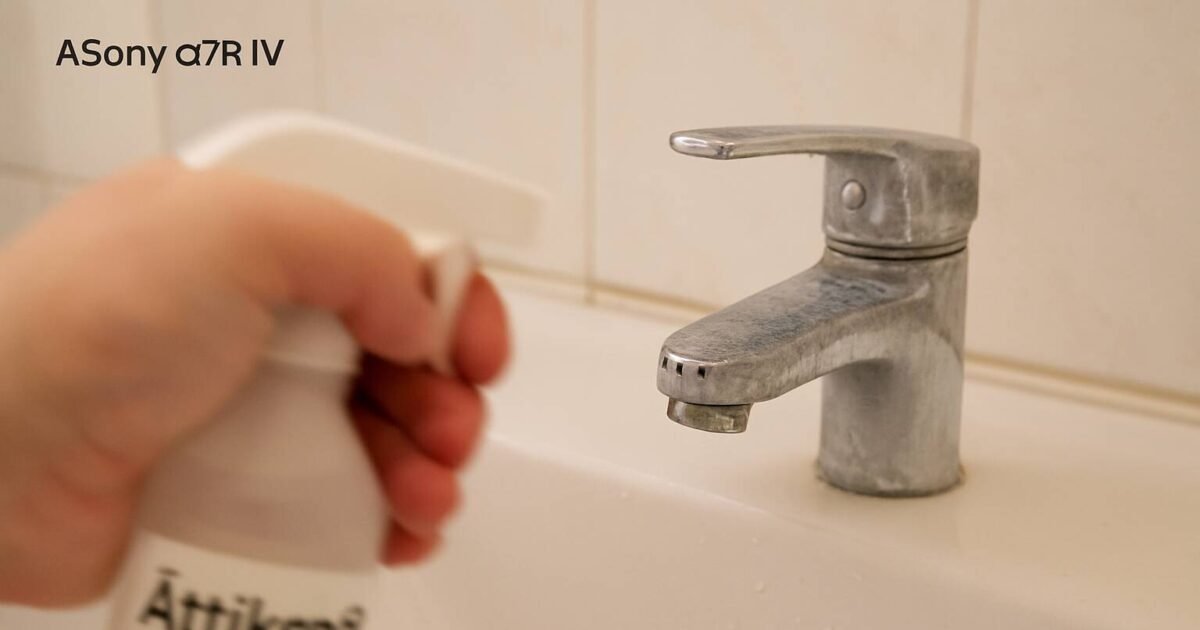 Upptäck hur ättiksprit kan revolutionera din städrutiner, spara pengar och skydda miljön. 20 hållbara tips för hemmet och trädgården.